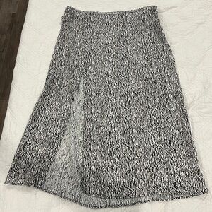Midi skirt from H&M. Never worn! Size 14. In perfect condition.
